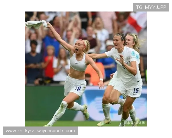 铁血与柔情：女足队更衣室文化深度探秘